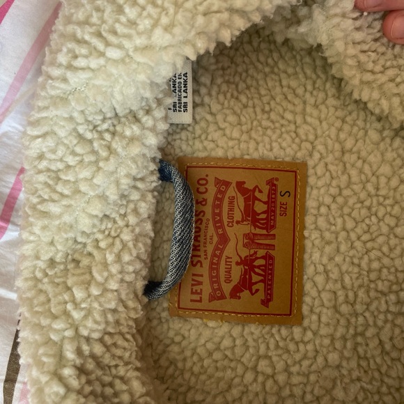 Ladies size small Levi’s Sherpa jacket - Picture 2 of 2